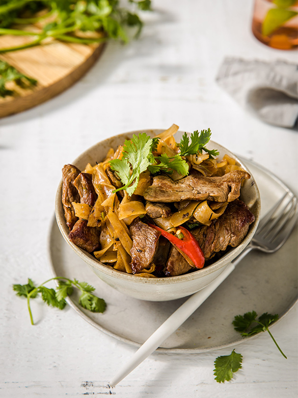 Oyster sauce beef stir fry with kaffir lime leaf by Andy Allen recipe
