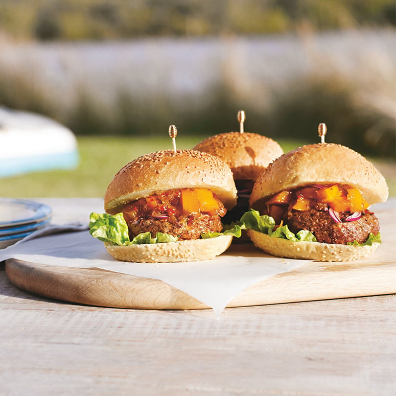 Barbecued beef burger with mango relish