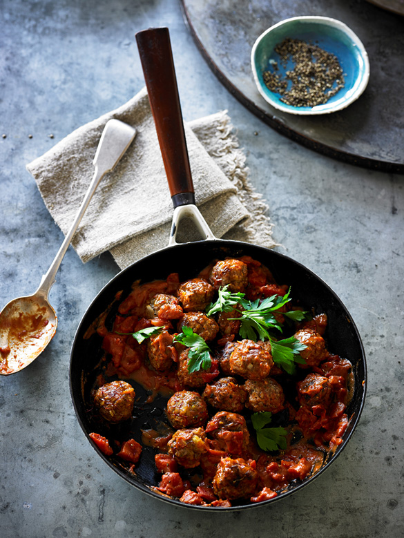 Smoked paprika meatballs with saffron and tomato sauce ...