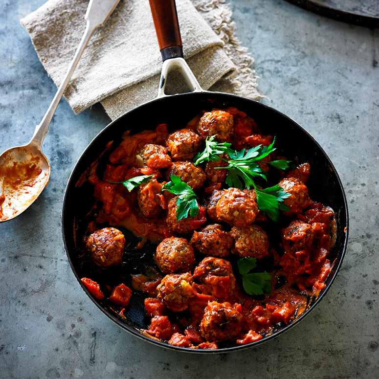 Smoked paprika meatballs with tomato sauce