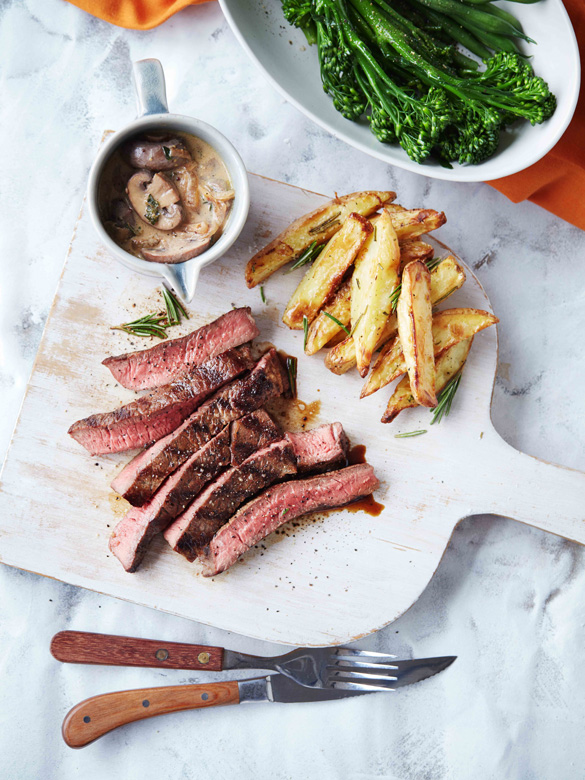 Beef Steak Recipe With Mushroom Sauce - Beef In Creamy Mushroom Sauce Kawaling Pinoy - Add some garlic to the pan to cook, along with some flour.